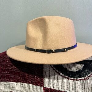 Tan Women’s Hat with Black Band